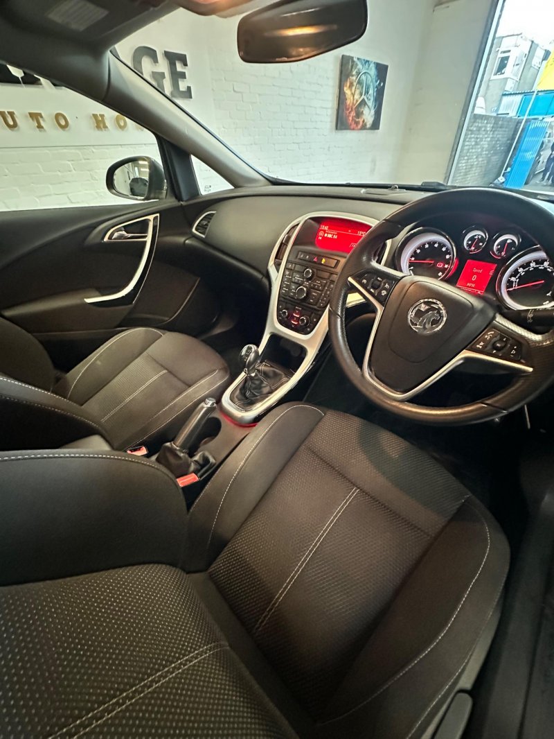 VAUXHALL ASTRA