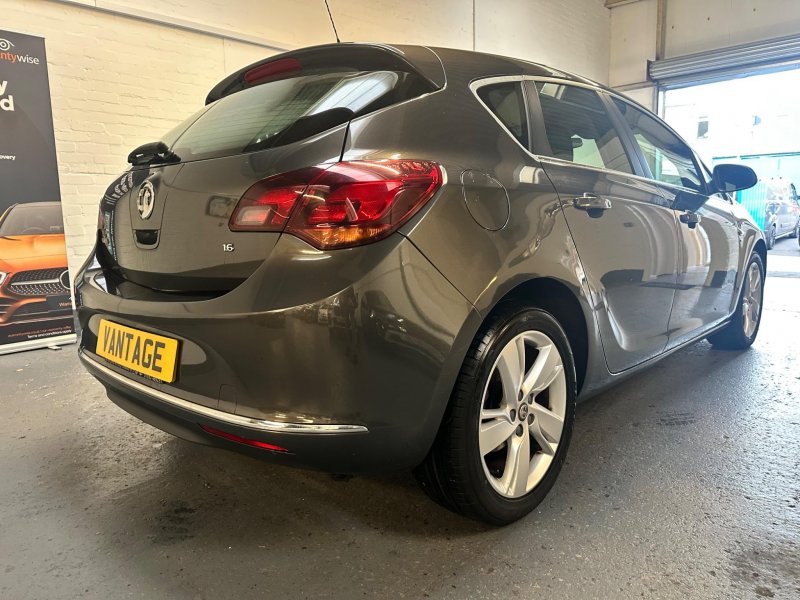 VAUXHALL ASTRA