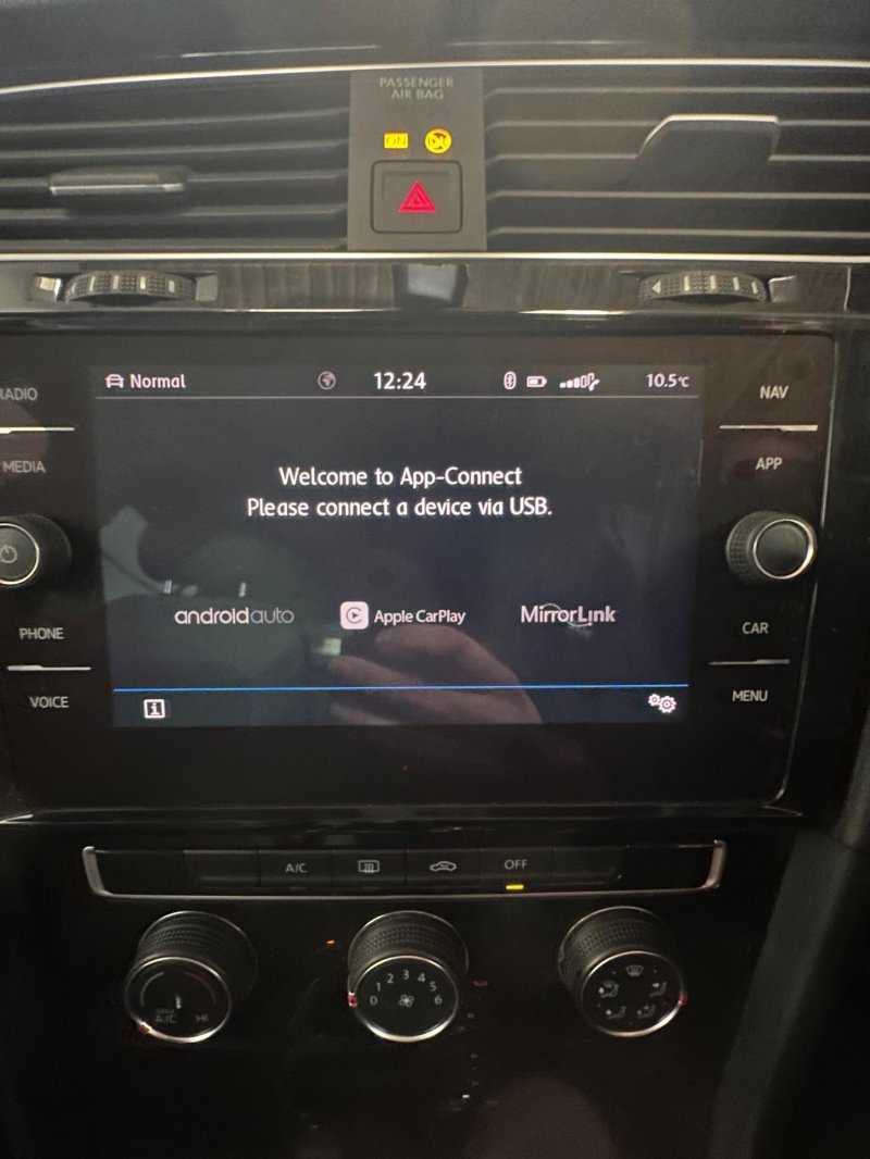 VOLKSWAGEN GOLF