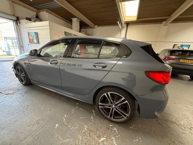 BMW 1 SERIES