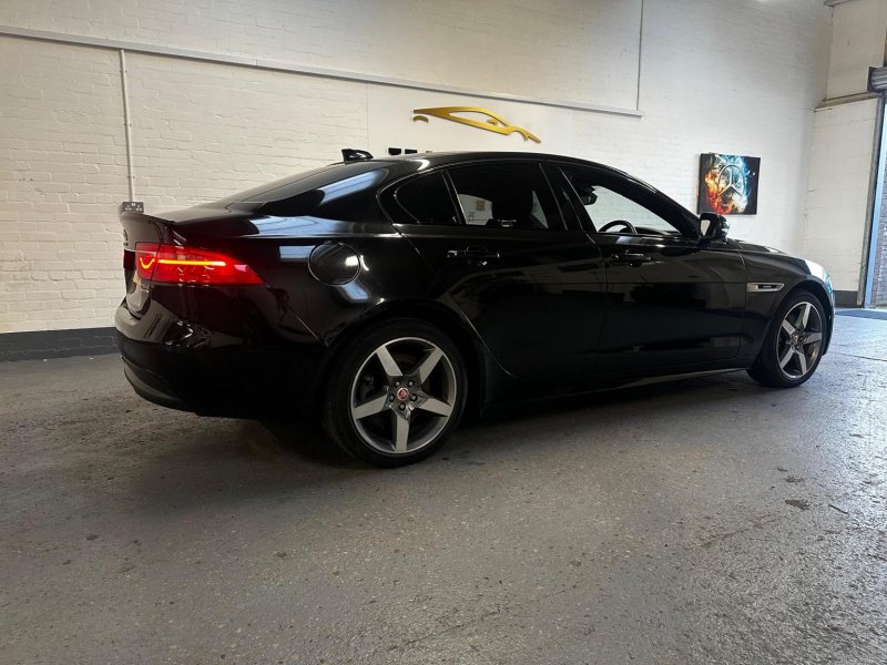 JAGUAR XE