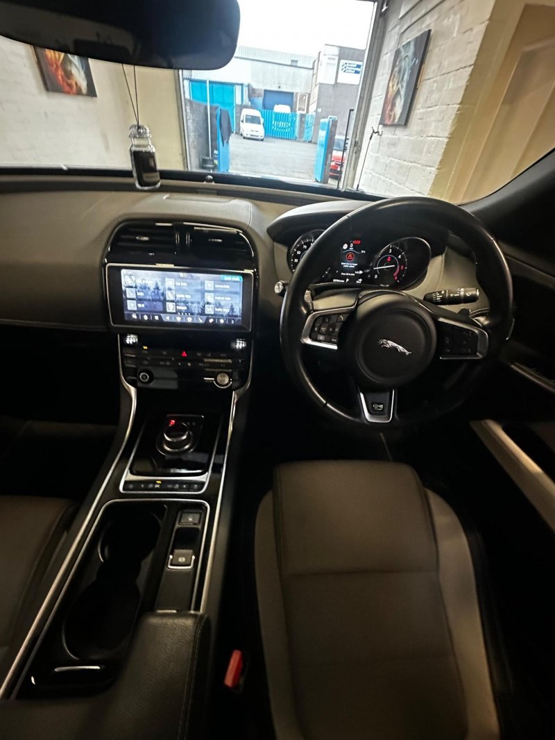 JAGUAR XE