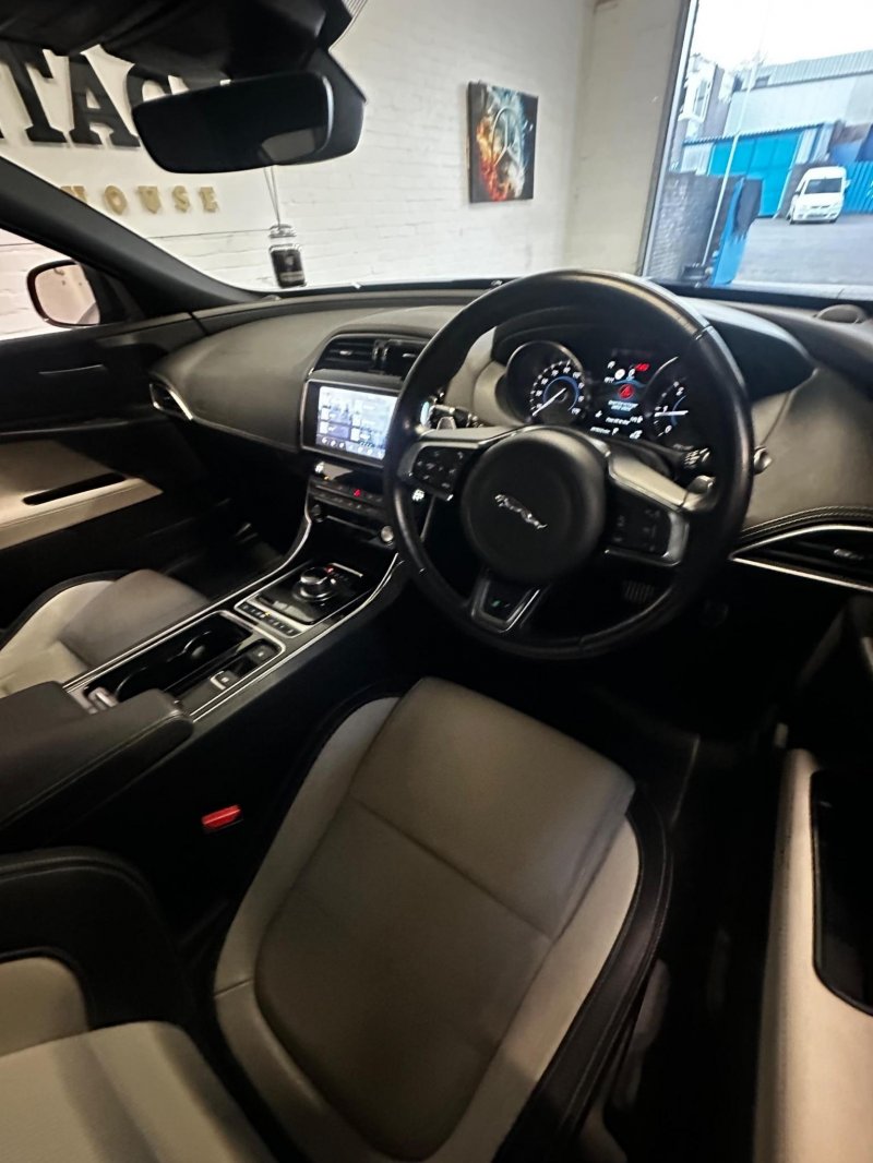 JAGUAR XE