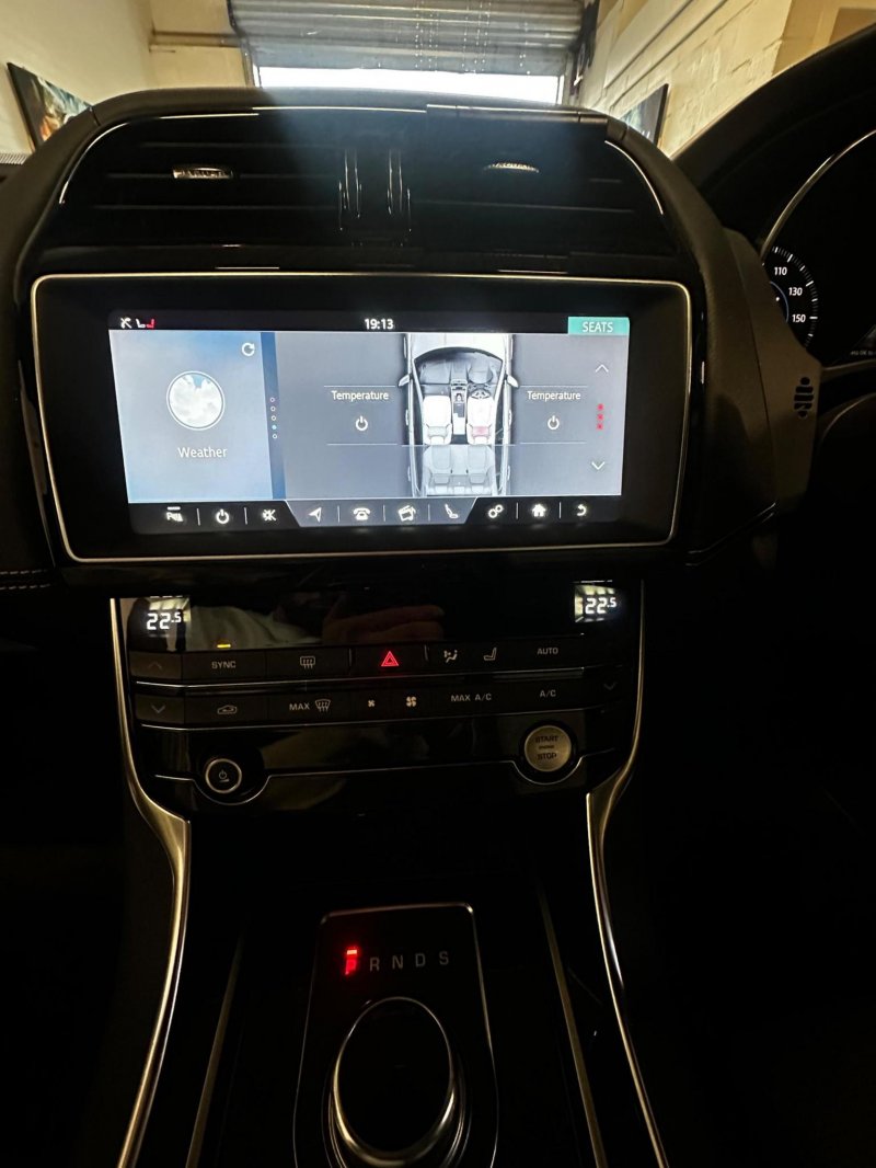 JAGUAR XE