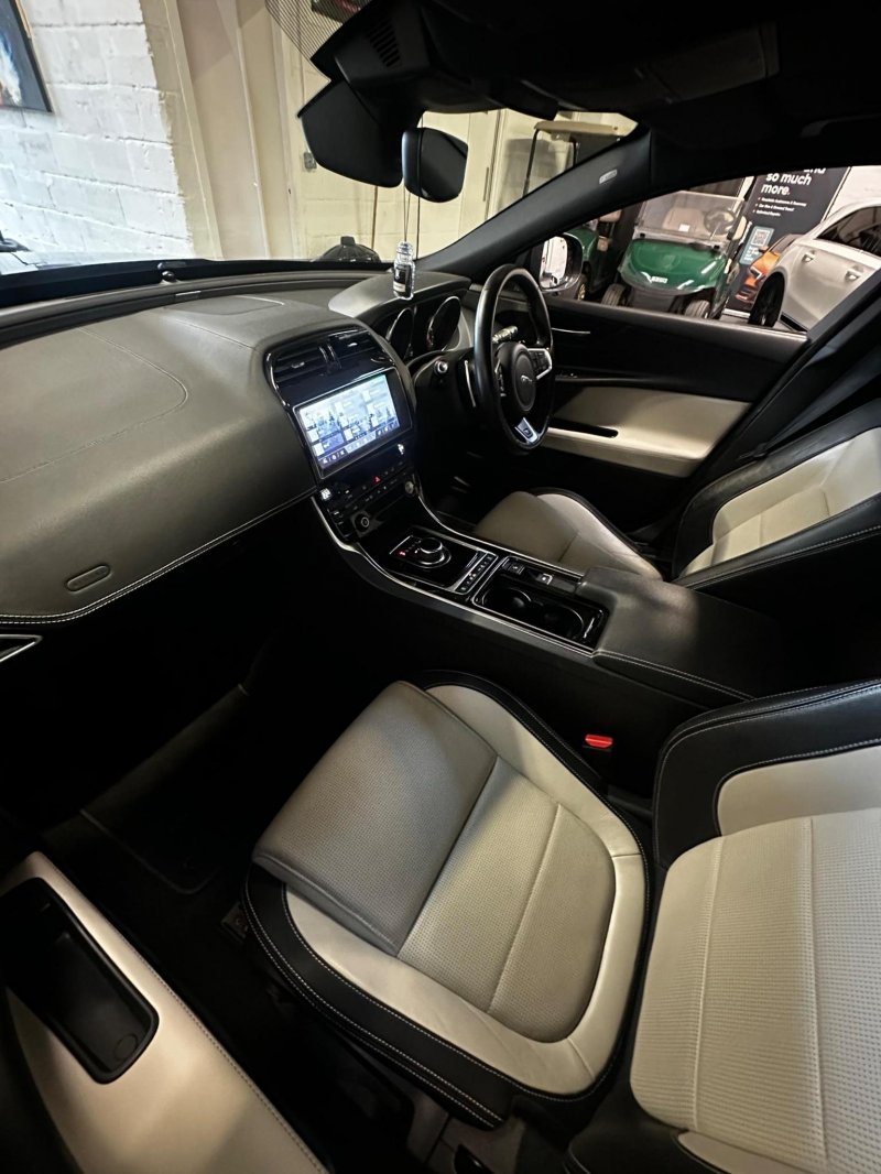 JAGUAR XE