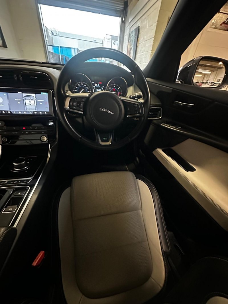 JAGUAR XE